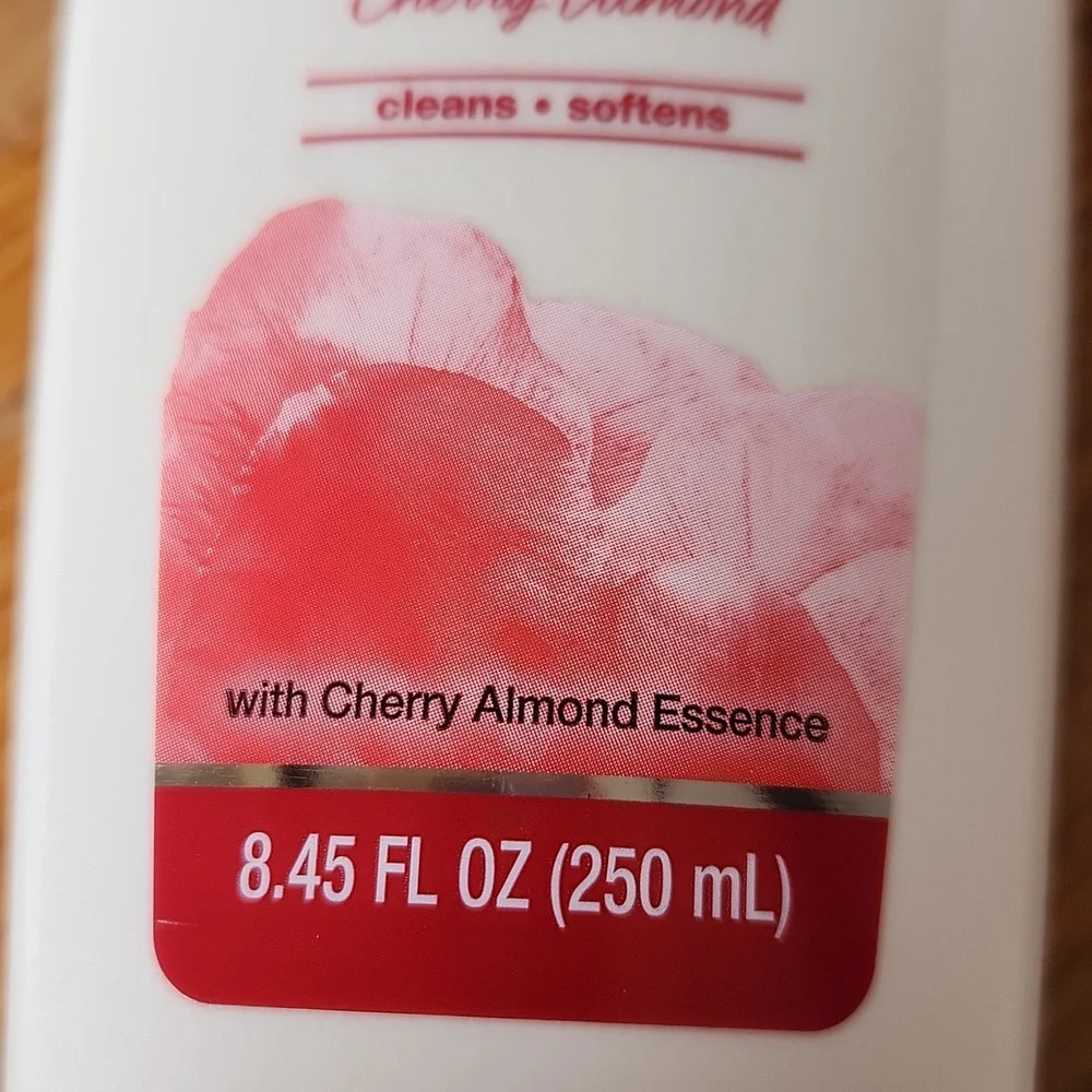 Jergens Moisturizing Hand Wash & Bar Soap Original Cherry Almond Essence‎